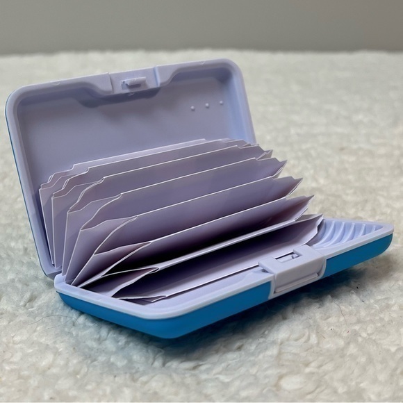 ☀️2/$14☀️Kikkerland Silicone Credit Card ID Case - Picture 2 of 4